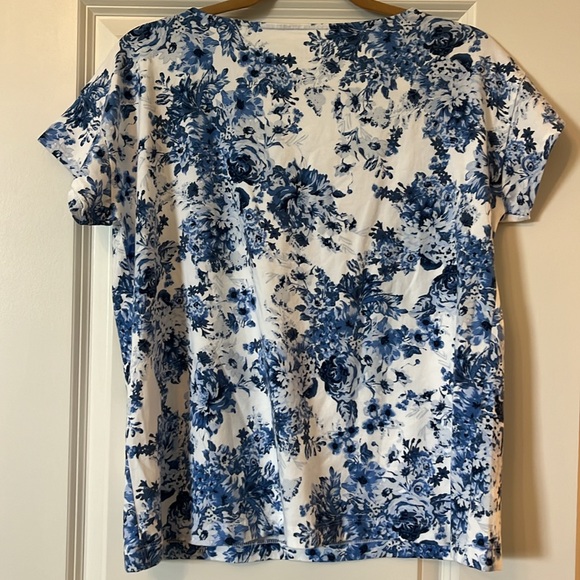 J.Jill Blue and White Floral Luxe Supima Short-Sleeve Women’s Tee Shirt - Size M - Picture 3 of 4